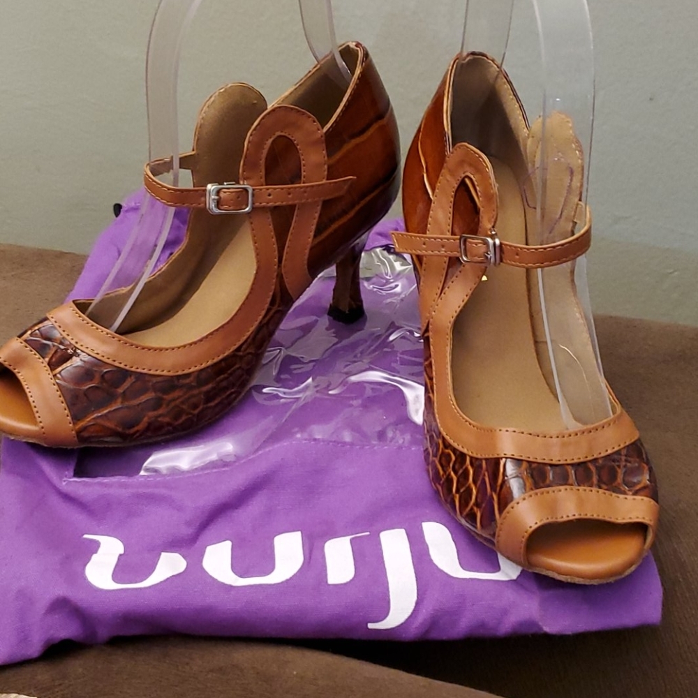 Salsa dancing shoes size 5